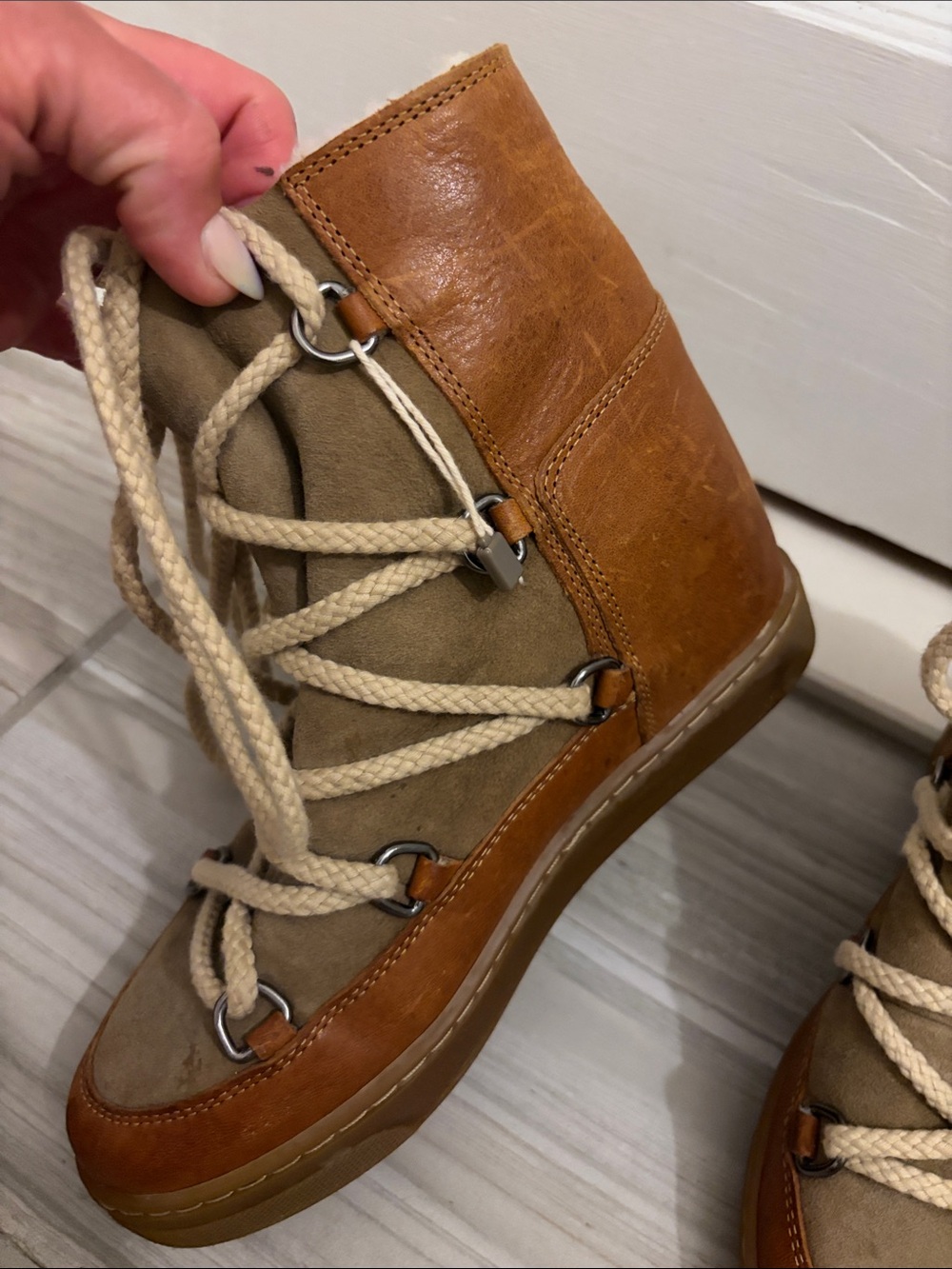 Isabel Marant Nowles Tan & Cream Lace-Up Shearling Winter Boots - Picture 4 of 11
